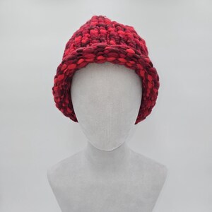 Gorro/gorra de punto en tonos rosas y rojos muy baya