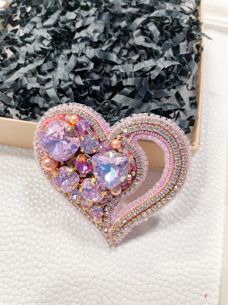 Heart beaded brooch Handmadecanada Handmade brooch Jewelry beaded brooch Small gift Valentines Gift image 3