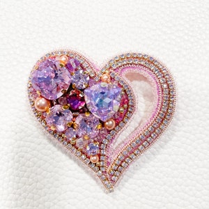 Heart beaded brooch Handmadecanada Handmade brooch Jewelry beaded brooch Small gift Valentines Gift image 2