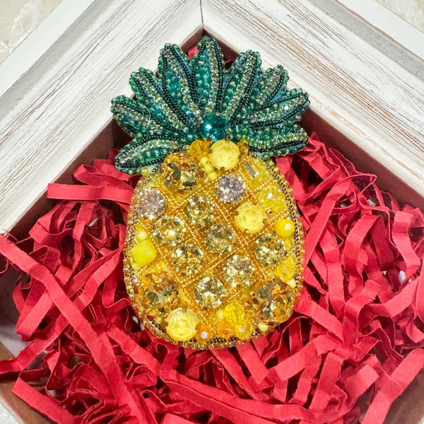 Pineapple beaded brooch Jewelry beaded brooch Handmadecanada Handmade brooch Fruit brooch Summer brooch Beaded brooches
