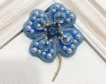 Clover blue beaded brooch Handmadecanada Handmade brooch Jewelry beaded brooch Small gift for St Patrick’Day