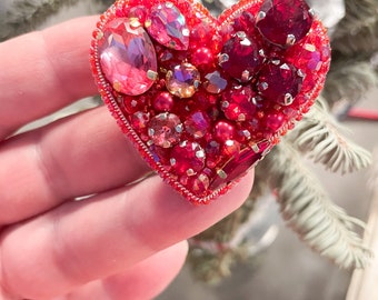 Red Heart beaded brooch Handmadecanada Handmade brooch Jewelry beaded brooch Small gift