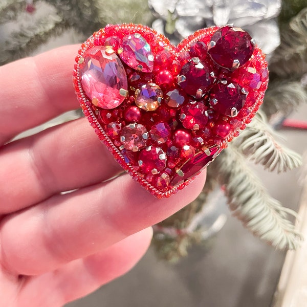 Red Heart beaded brooch Handmadecanada Handmade brooch Jewelry beaded brooch Small gift