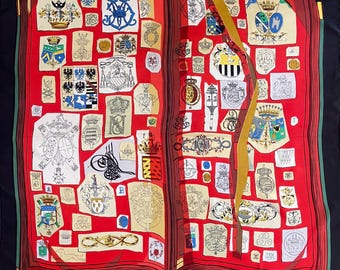 Foulard en soie rouge HERMES CHIFFRES et MONOGRAMMES 1986 France