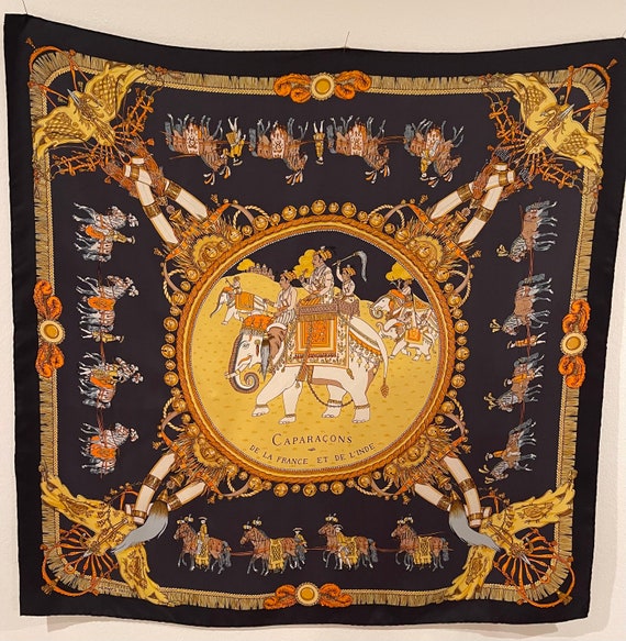 HERMÈS Foulard en soie CAPARAÇONS de Ledoux Philip