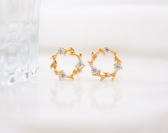 Gold Wreath Earrings, Floral Studs, Bridal Crystal Earrings, Gold Stud Earrings, Small Earrings, Christmas Earrings
