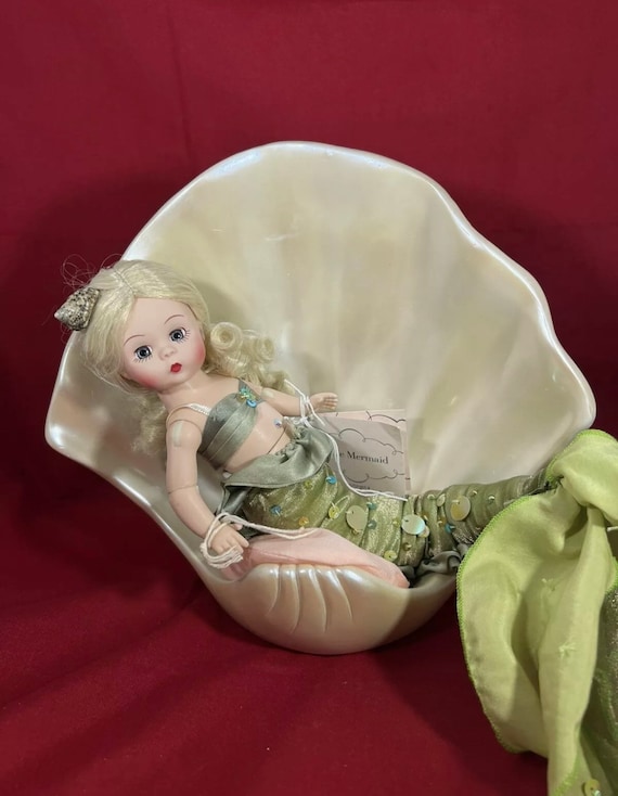 Madame Alexanderdisney Little Mermaid 8 DOLL W SEASHELL 42550