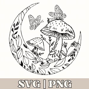Op de afbeelding: Zwart-witte lijntekening van een halve maan met paddenstoelen en vlinders. De maan is omringd door bladeren en bloemen.