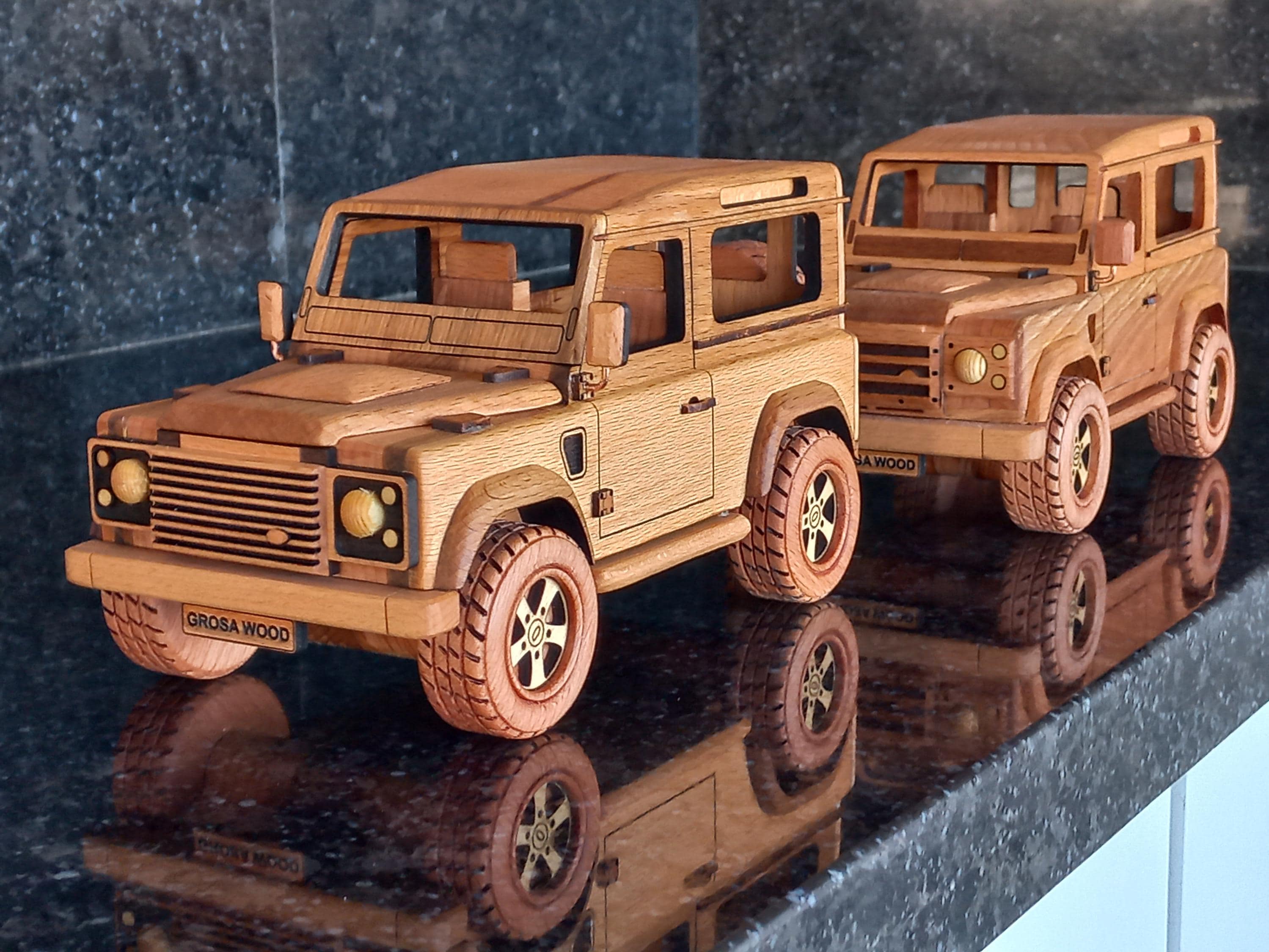 希少 木製Land Rover Defenderランドローバー 1/18 ランドローバー