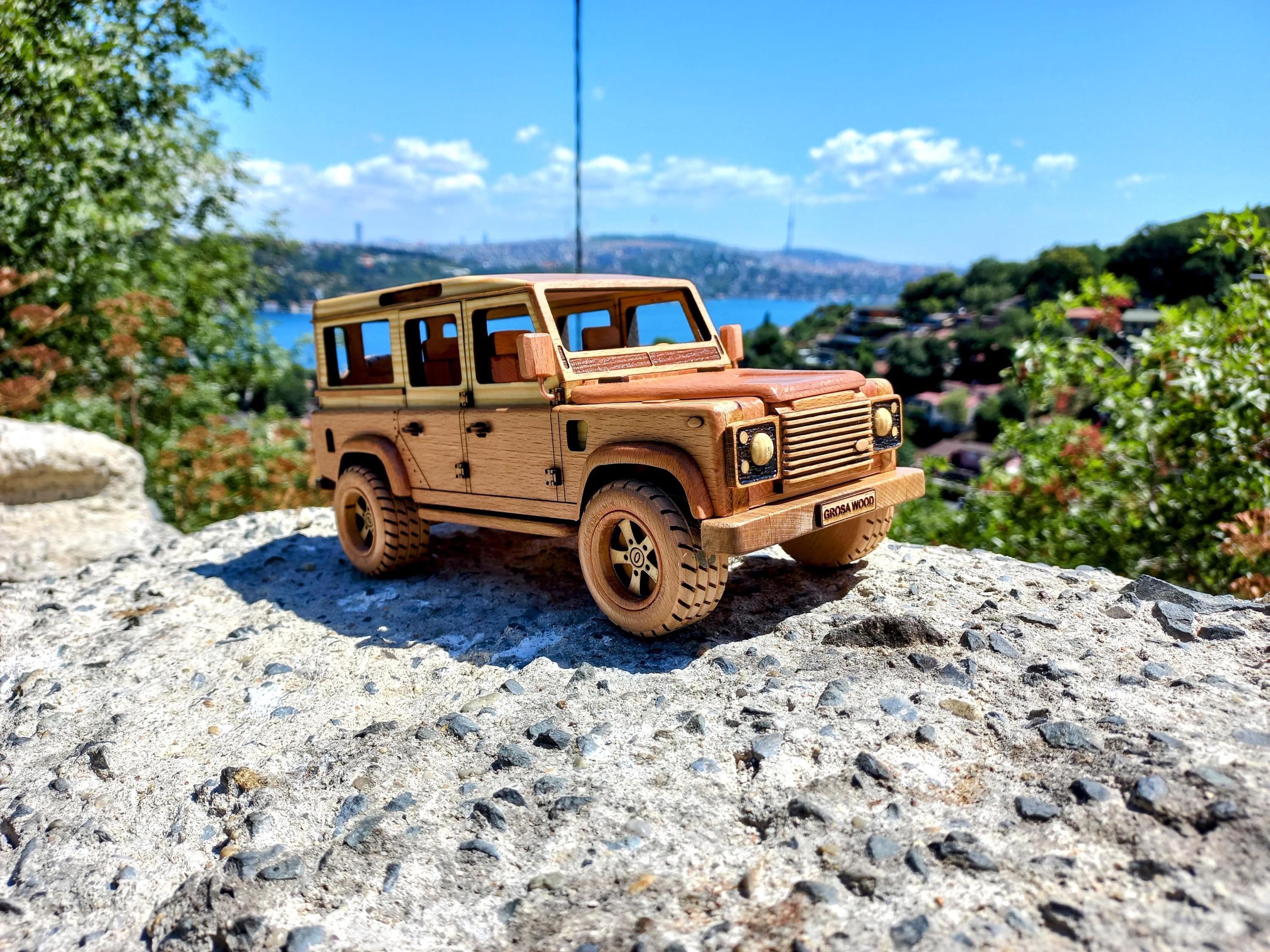 手作り木製ランドローバー・ディフェンダー110モデル – ギフトに最適な
