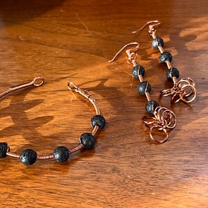 Armband och örhänge med koppartråd i diffusor med eteriska oljor