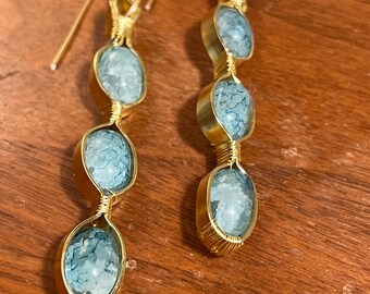 Pendientes colgantes boho triples de ágata de musgo y alambre de cobre dorado