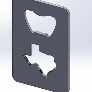 Peut inclure: Un ouvre-bouteille en métal en forme de l'état du Texas. L'ouvre-bouteille a une découpe de l'état du Texas et un ouvre-bouteille sur le dessus.