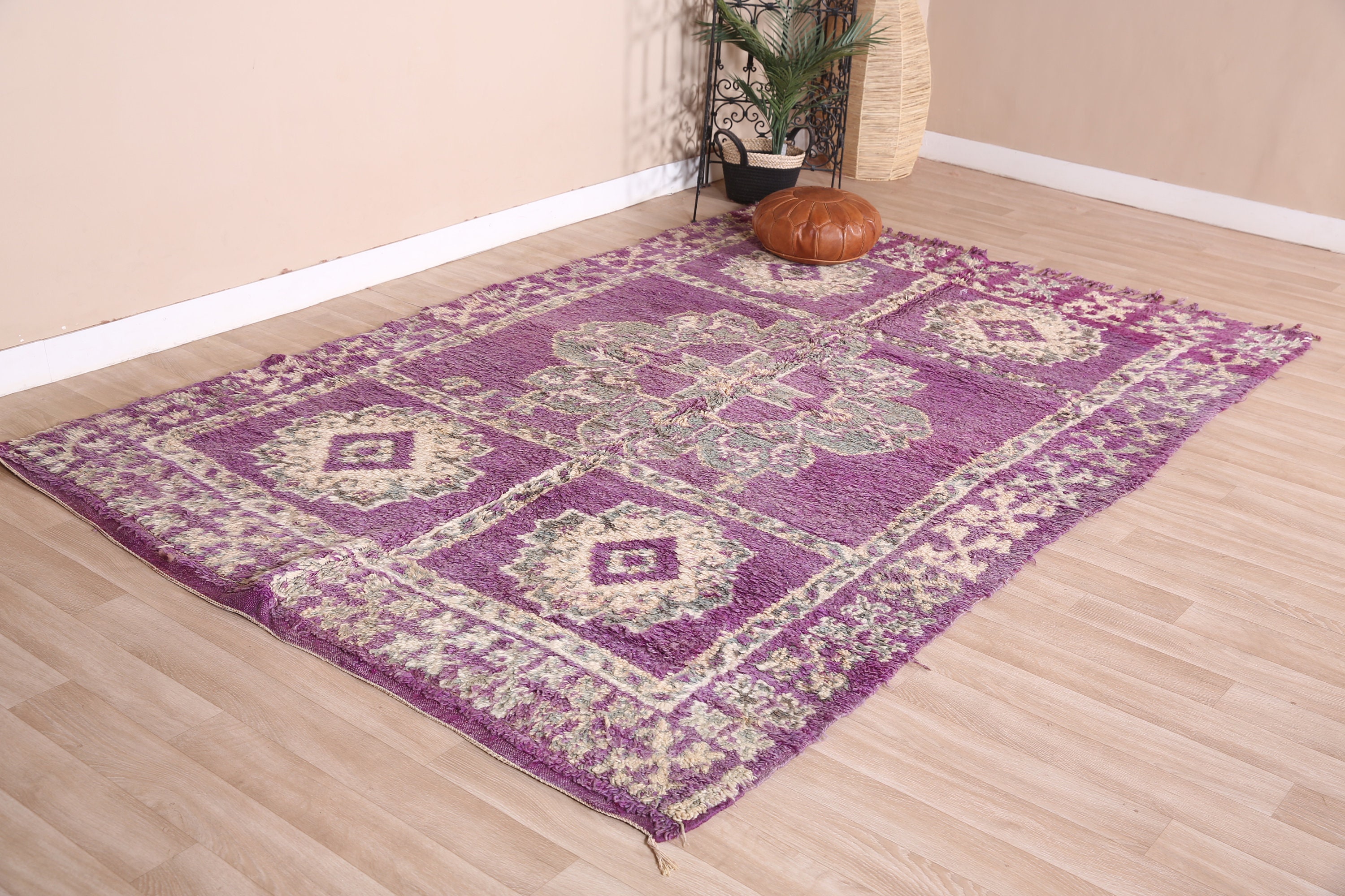 ヴィンテージ モロッコ ラグ、パープル ブジャード ラグ