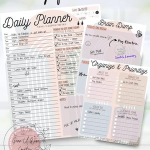 Op de afbeelding: Een set pastelkleurige dagplannerbladen met handgeschreven tekst. Het hoofdblad is een dagschema en andere bevatten secties voor het prioriteren van taken, een brain dump en notities. De zin "Helpful Tool!" staat bovenaan.