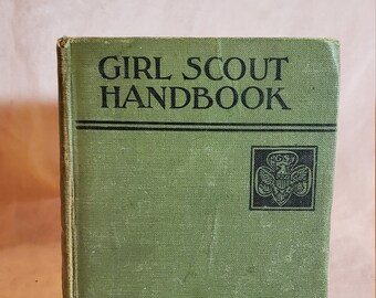 1951 BROWNIE Girl Scout HANDBOOK 1953 Edition  Hard Cover Multi=1 Ship Chrg 