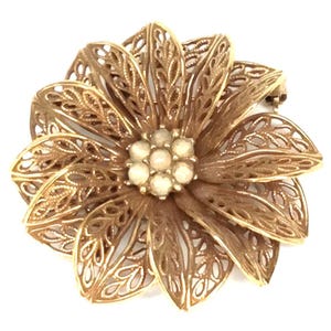MCM Brooch Costume Pearl In Filigree Gold Tone Metal Floral Shaped 1950s Jewelry