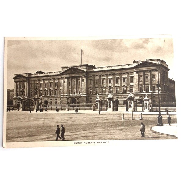 Post Card RPPC Buckingham Palace London England United Kingdom Unused
