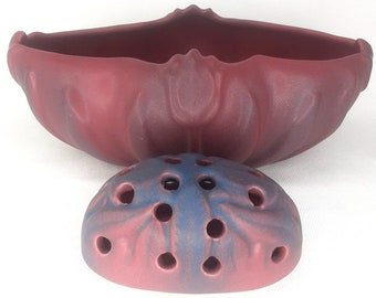 Van Briggle Pottery Colorado Springs Ciotola e rana per console blu lilla rosa persiano