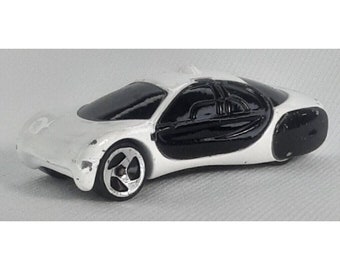 Hot Wheels '93 Warner Demolition Man GM Ultralite White Black Die Cast Metal Car