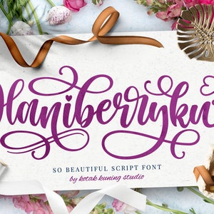 Haniberyku - Fuente de escritura cursiva con cola larga de amor, Fuente de boda, Fuente de corazón, Fuente de caligrafía, Fuente de monograma, Fuente de logotipo, Fuentes Beautifu