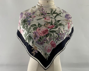 1990年代の豪華なヴィンテージ、ブルーシルクの大判スカーフ。黒の