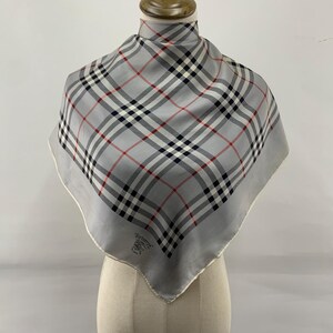 Vintage 90s Burberrys Silk Scarf Grey Check Pattern Unisex Accessories Shawl Square Foulards 70cm Scarves Neckerchief Wrap Top Neckwear
