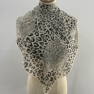 Vintage Anne Klein Silk Scarf Animal Leopard Classic Hand Rolled Scarves Square Foulards Accessories Neck Scarf Neckwear Shawl Wrap Cover Up