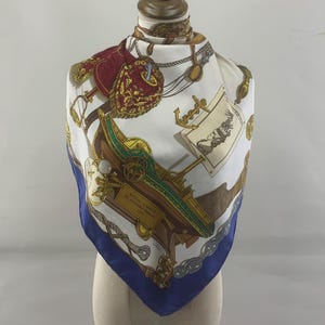 Vintage jaren 90 Hermes-sjaal Musee Museum van Philippe Ledoux, authentieke Hermès Carre Foulard 90 cm zijden keperstof, Hermes Paris blauwe sjaals luxe