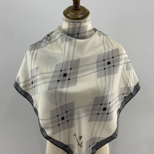 Vintage Pringle Scarf, Classic Silk Scarf, Vintage Shawl Silk, Vintage Scarves, Vintage Scarf, Foulard 90cm, Silk Carre White Classic