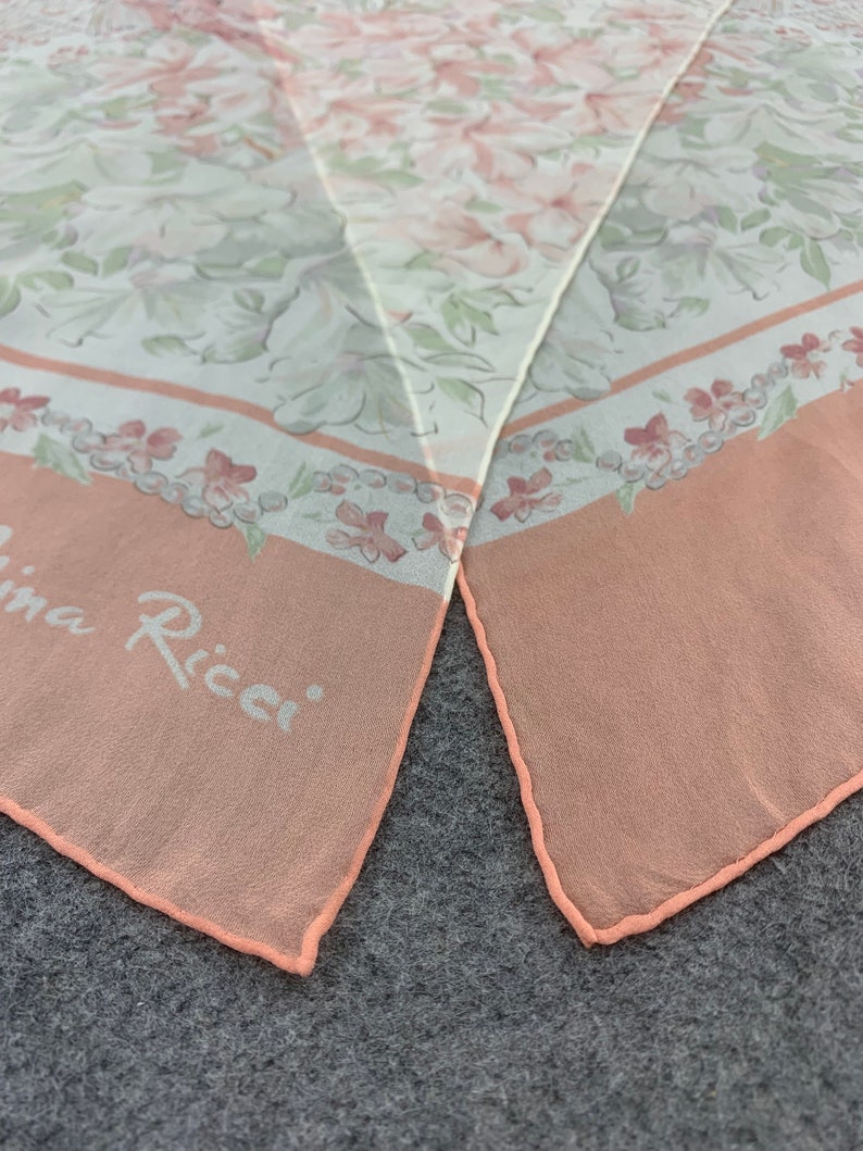 Foulard En Soie 100% NINA RICCI – Carré 87cm – Roulotté Main – Vintage – 38g