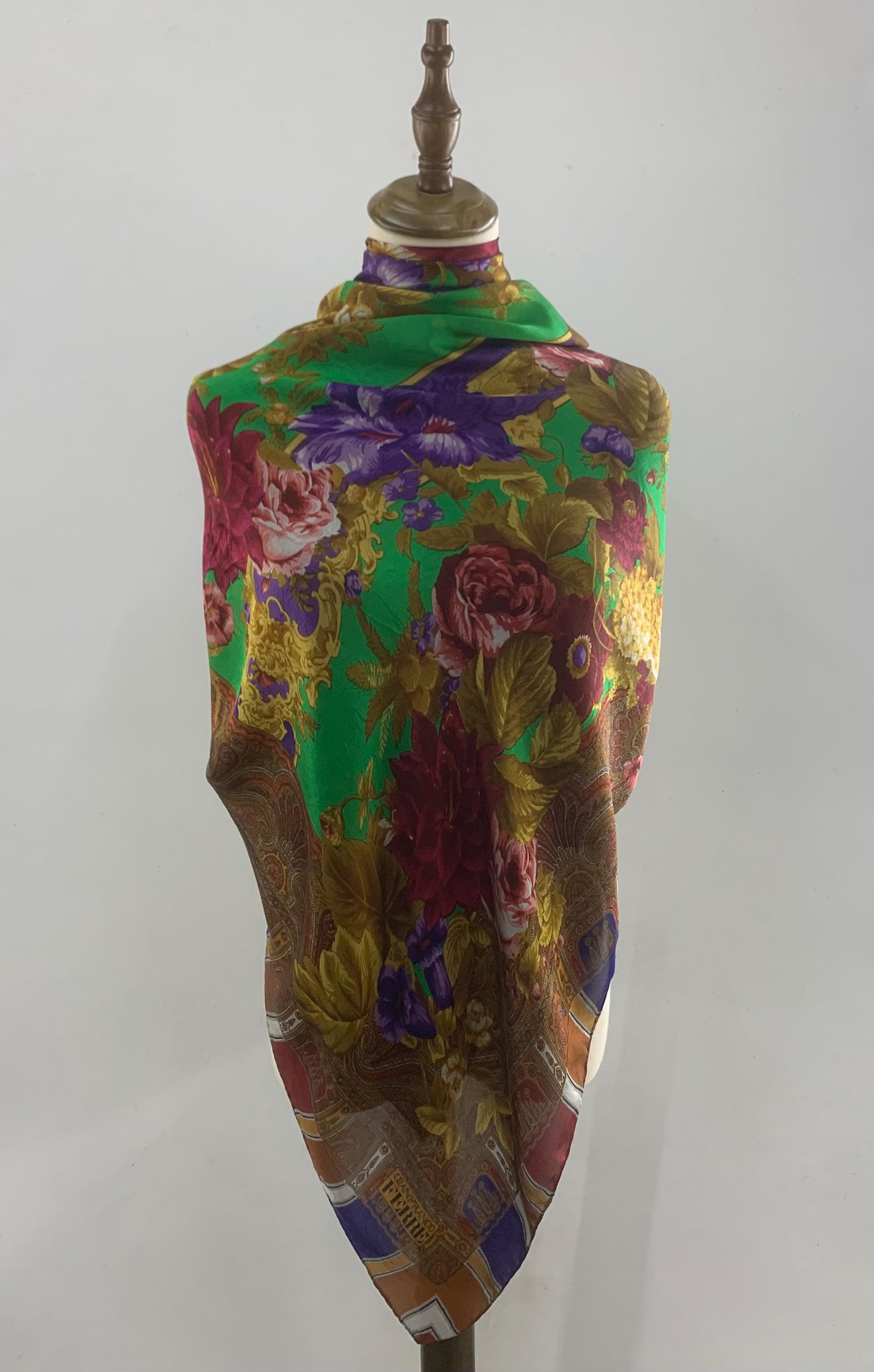 Foulard Carré Gianfranco Ferré En Soie 100% - Dimensions 86x87 Cm - Noir - Vintage - Occasion