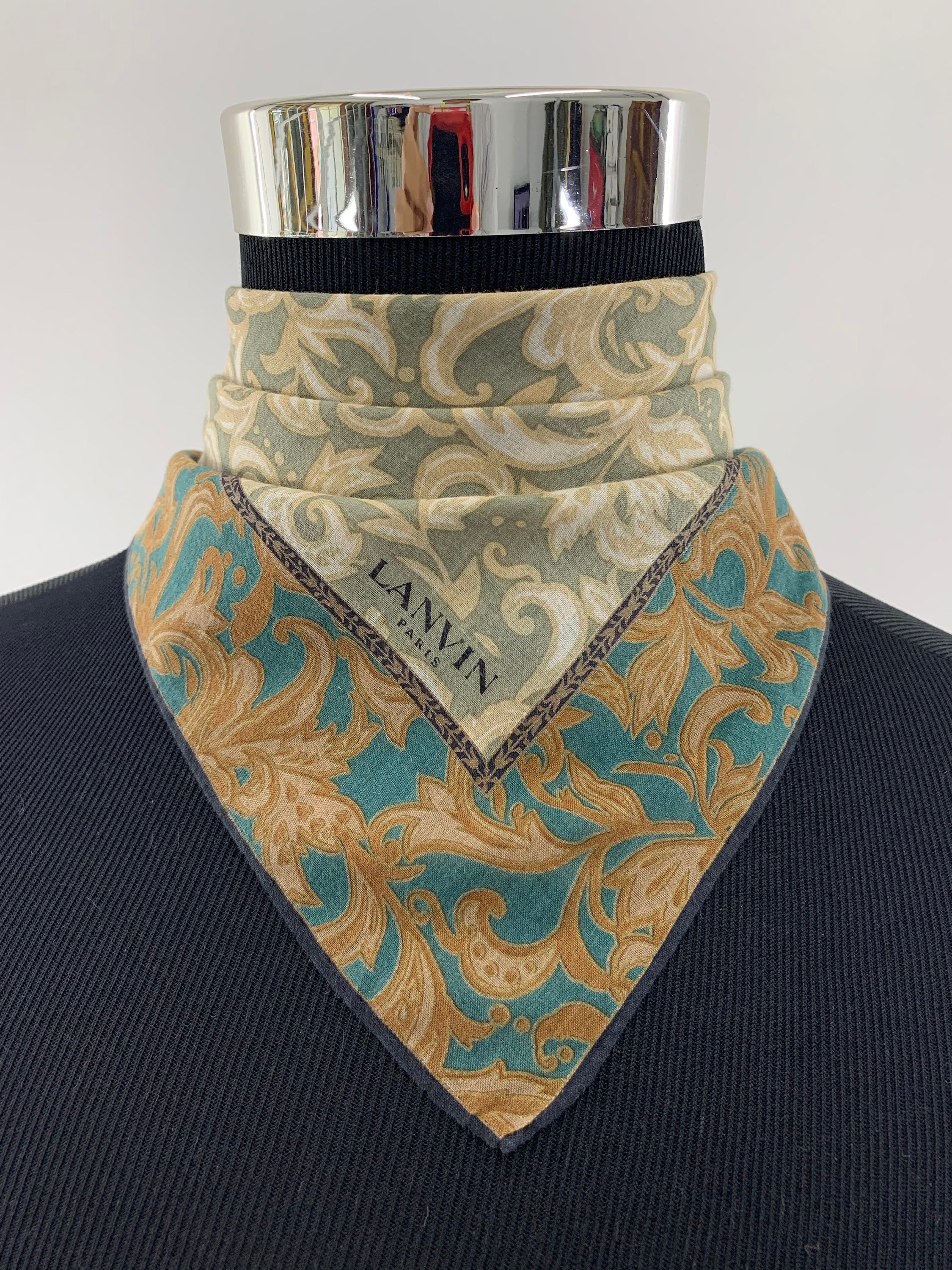 Foulard En Soie Vintage JEANNE LANVIN Paris - 80 X 80 Cm - Bleu - Occasion Très Bon état