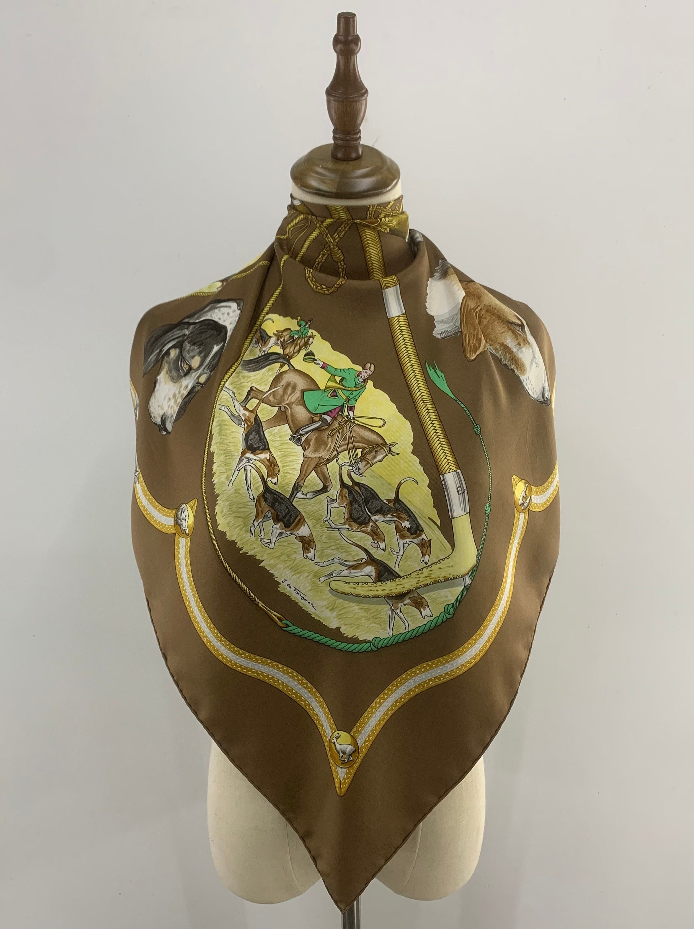 HERMES/エルメス カレ90 LE LAISSER COURRE Hermes-Silk-Scarf-Le-Laisser-