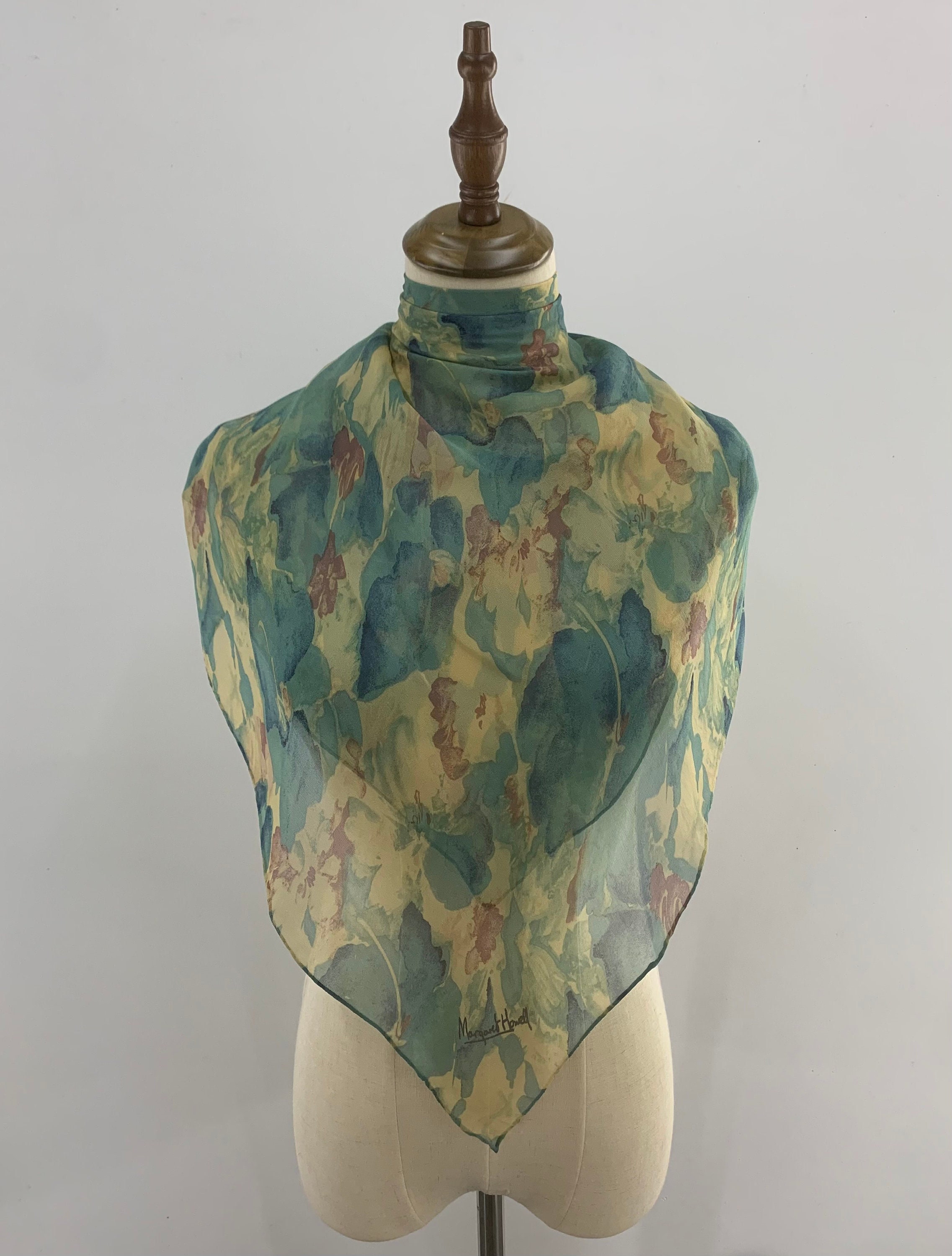 マーガレットハウエル　スカーフ　シルク　サックスブルー GRAPHIC BANDANA SCARF | MARGARET HOWELL（マーガレット