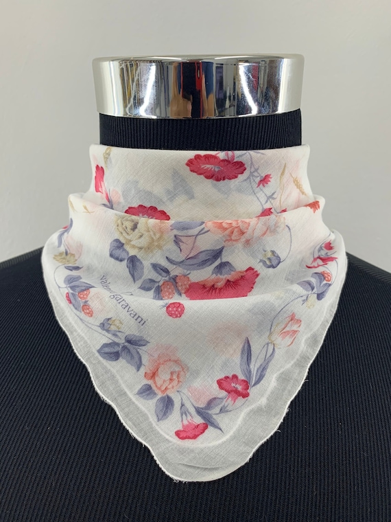 スカーフ Valentino Garavani Printed Silk Foulard Valentino Garavani women's Printed silk foulard - buy for