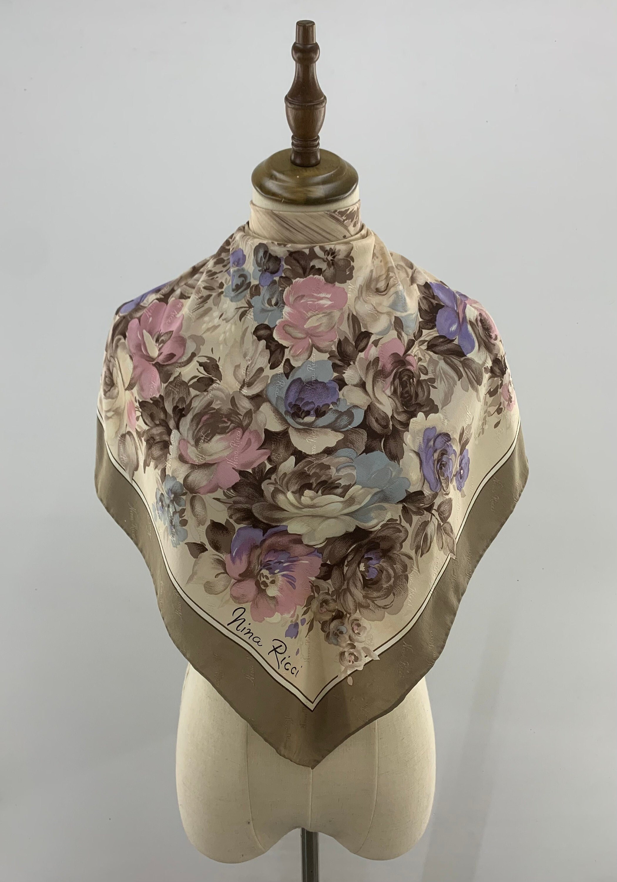 Foulard En Soie Nina Ricci - Modèle Vintage, Multicolore, Occasion De Qualité