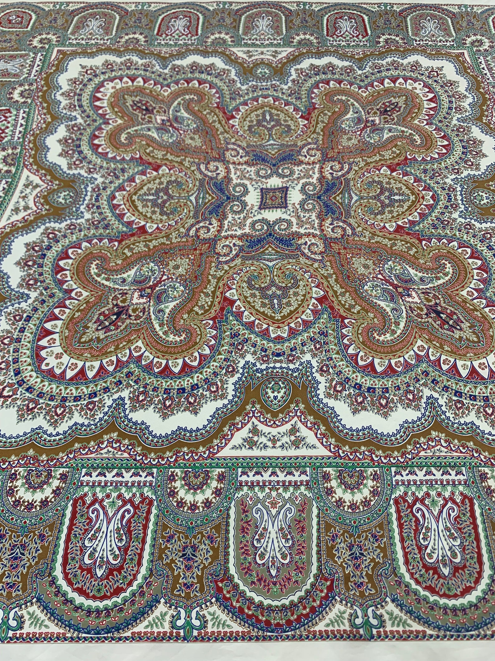 Foulard En Soie Vintage - 100% Soie, Multicolore, Motif Géométrique - Occasion Bon état