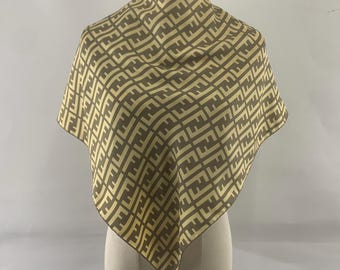 FENDI 黒 ストール イエロー刺繍 FENDI Roma Knitted Wool Cashmere Scarf Yellow Black Logo Soft Warm