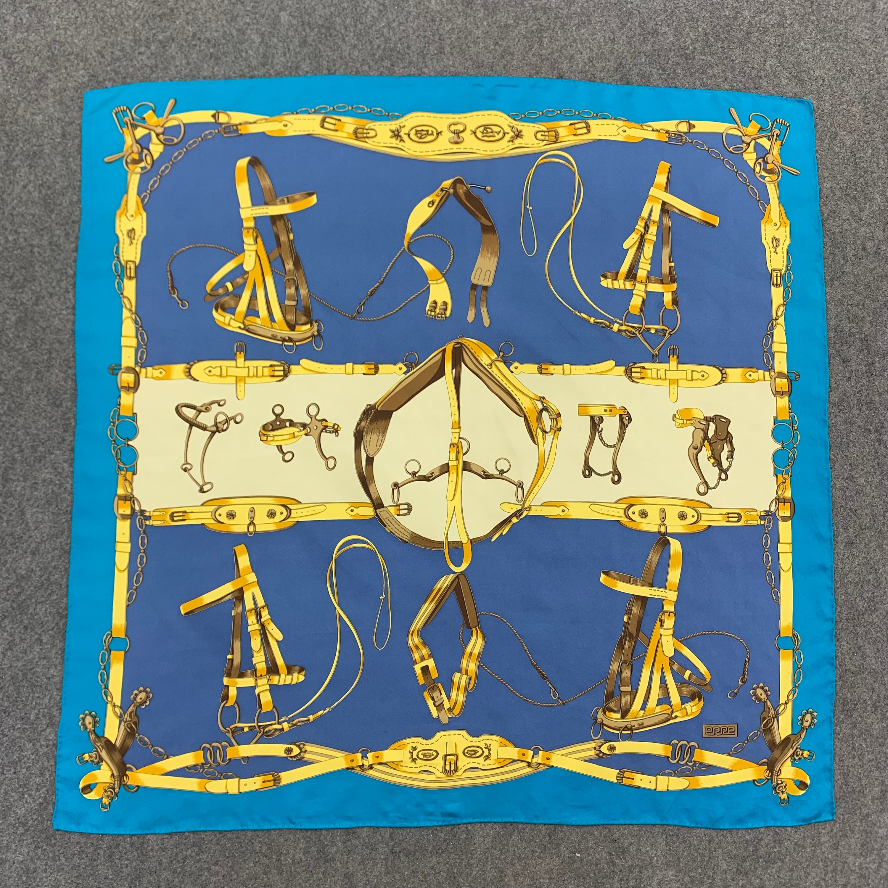 Foulard Vintage En Soie ERRE - Multicolore, Motif Floral, Fabriqué à La Main En Italie