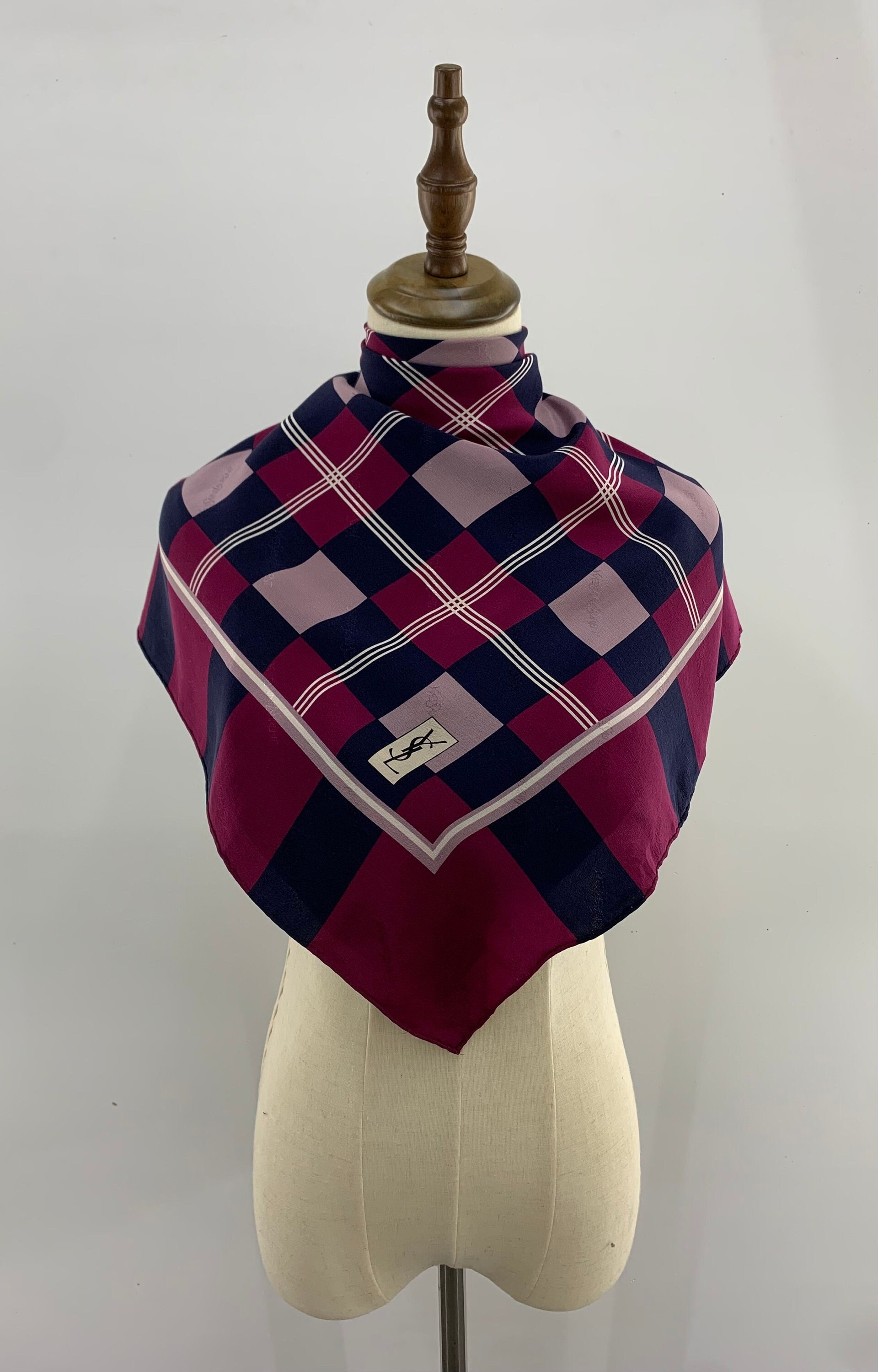 Designer Silk Scarves & Squares for Women - LOUIS VUITTON ®