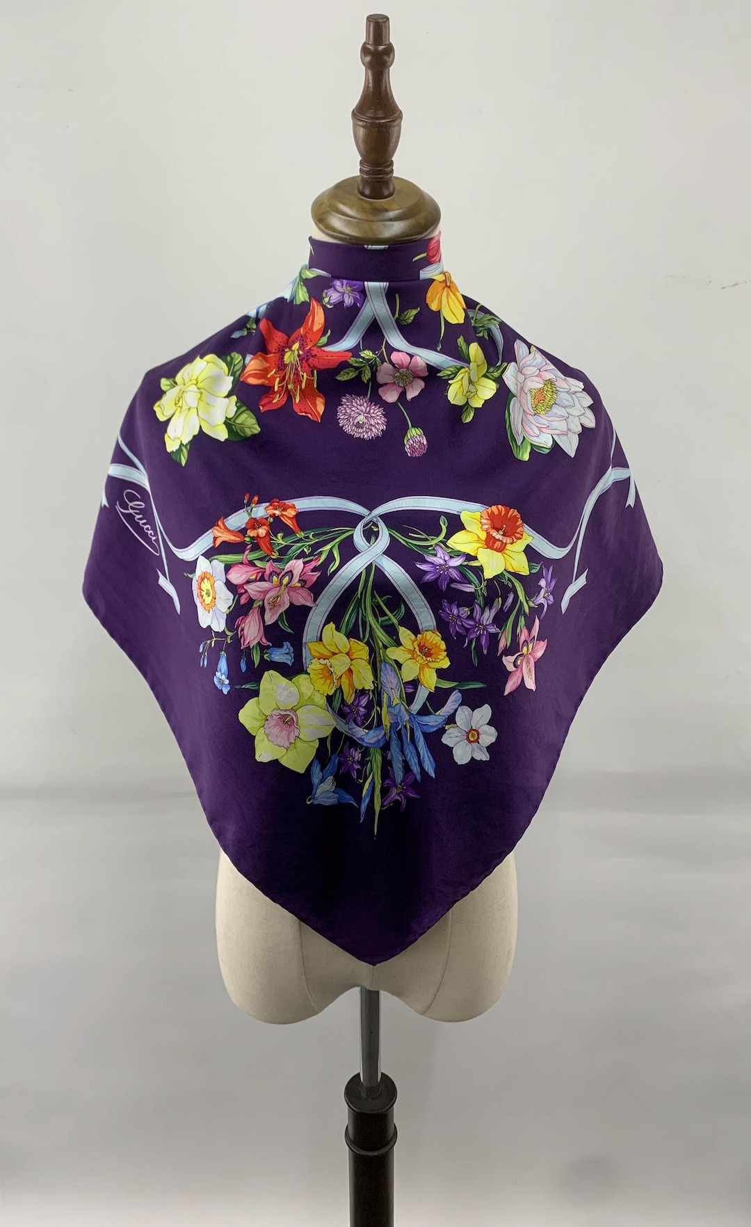 【極美品】GUCCI シルク 大判 スカーフ 花柄 パープル イタリア製 高級 Vintage Gucci Silk Scarf Purple Floral Pattern Luxury Scarf Women