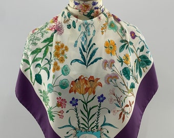 GUCCI Italy Vintage Silk Twill Navy,White Comb Floral Scarf 86x86cm  Handroll Hem