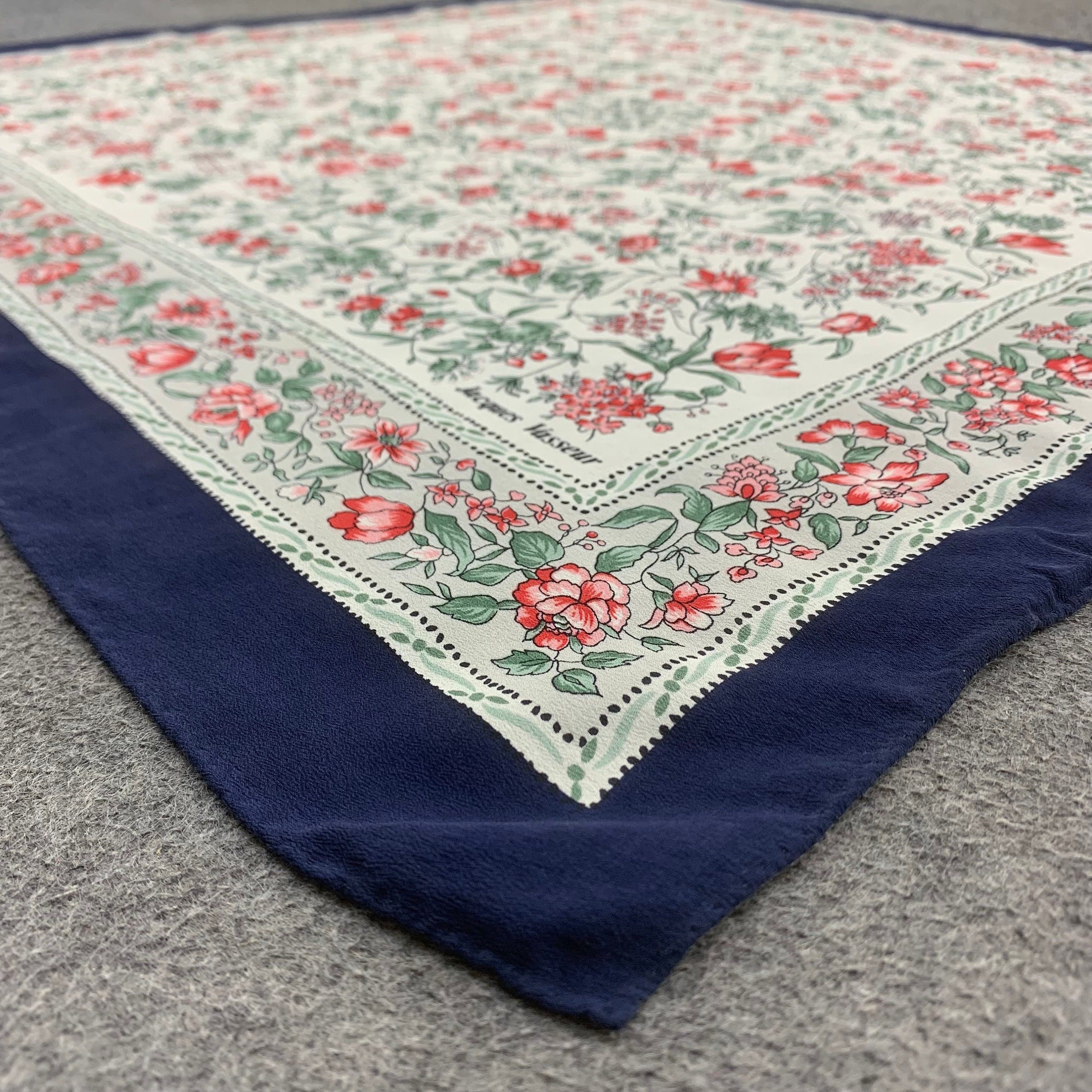 Foulard En Soie 100% Vintage Jaques Roger – Motif Géométrique Multicolore – Occasion Bon état