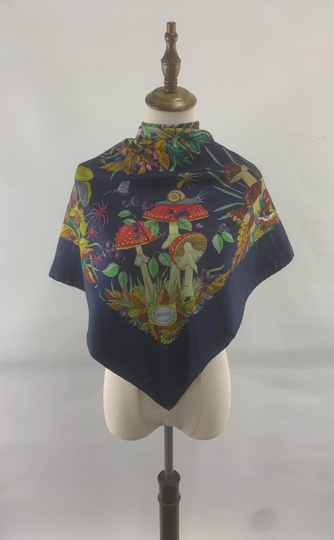 Vintage 90s Gucci Silk Scarf V.accornero Blue Navy Floral Babushka Vintage 90s Gucci Silk Scarf V.accornero Blue Navy Floral Babushka