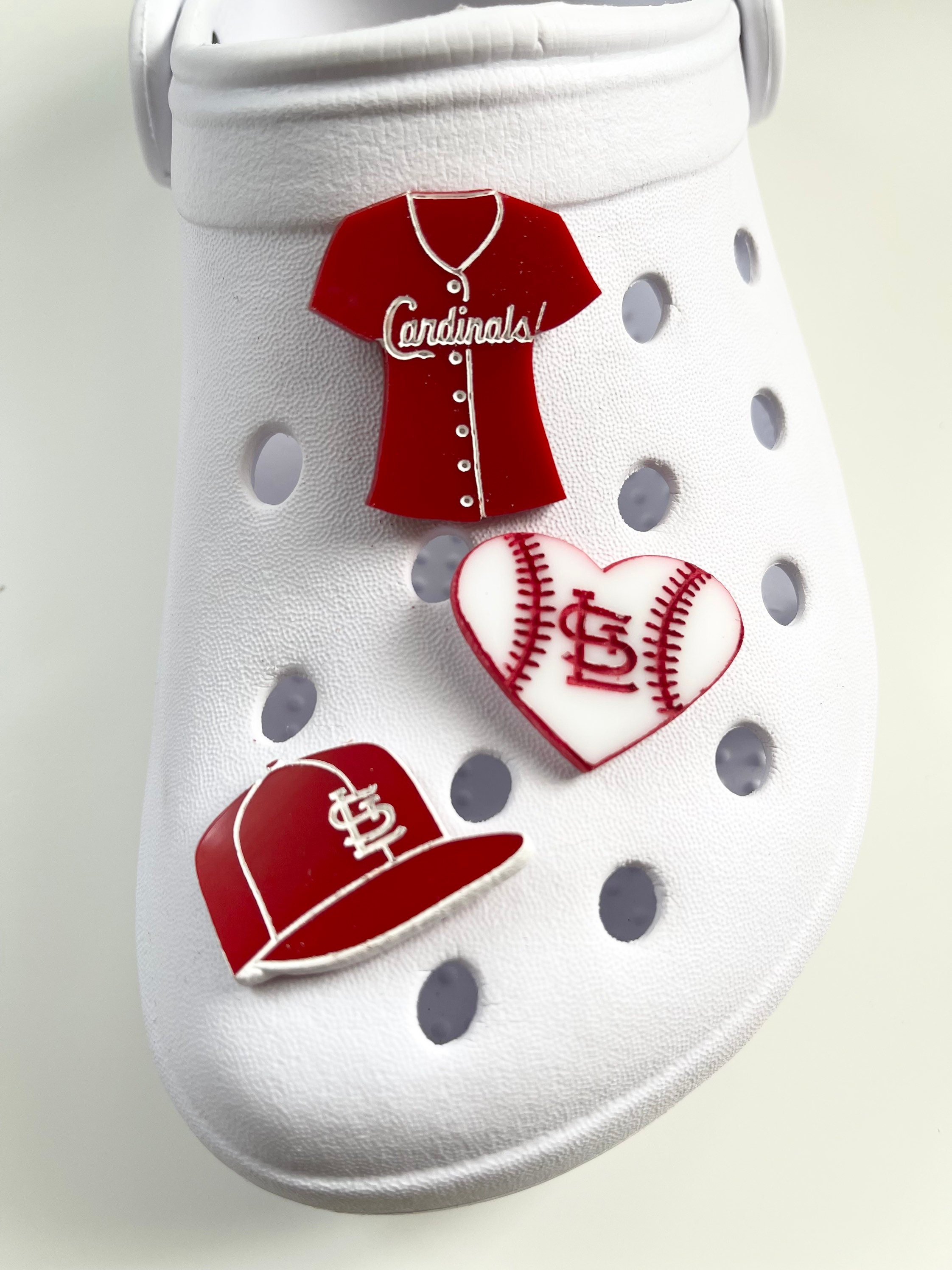 ST LOUIS CARDINALS BASEBALL CHARM 3/4 ACROSS x 3/4 IN LENGTH TEAM HEART  SLIDE PENDANT FOR YOUR NECKLACE EUROPEAN CHARM BRACELET (Fits Most Name