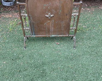 Lovely 1930s Ornate Copper fireguard dimensions 21.5 w x 20 h inches