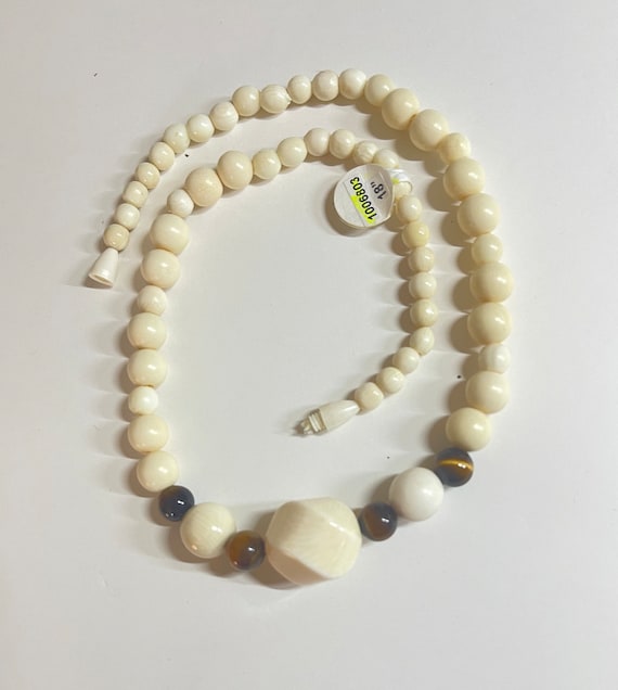 Vintage white coral 20x15 mm largest carved beads… - image 1