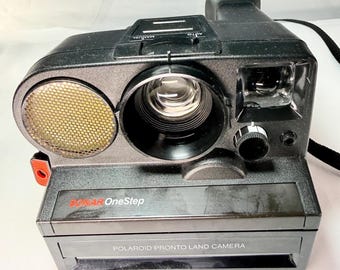 Fotocamera Polaroid usata in buone condizioni, spedizione gratuita.