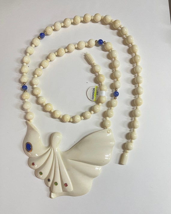 Vintage white coral 85x70 mm pendant 28" necklace… - image 1